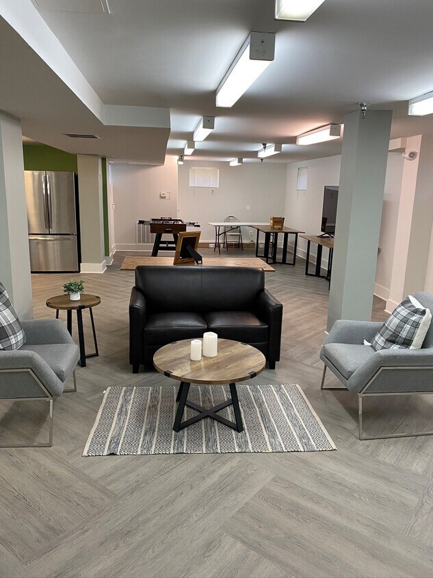 Parkwood Apartments Rentals in Falls Church at 3421 Glen Carlyn Dr