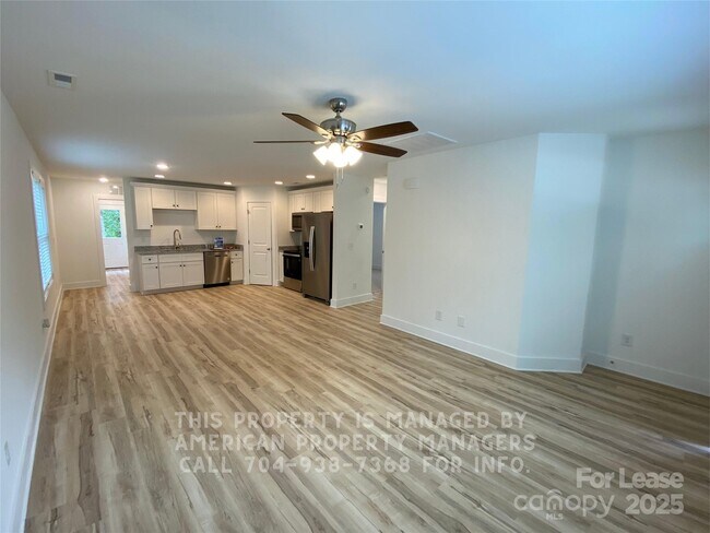 Foto del edificio - 212 N Correll St