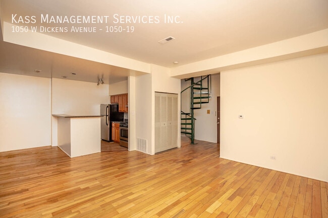 Photo - 1050 W Dickens Ave Apartment