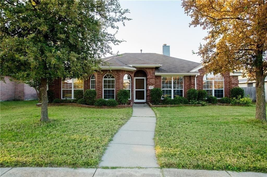 Primary Photo - 1524 Pine Bluff Dr