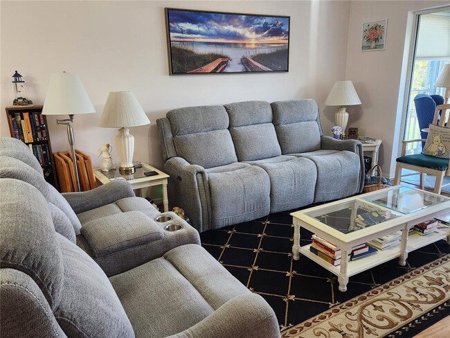 Foto del edificio - 6505 Stone River Rd