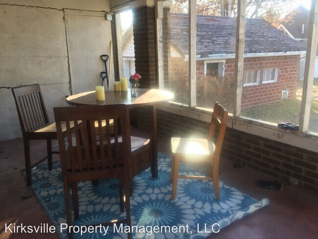 Foto del edificio - 5 br, 3 bath House - 606 E WASHINGTON