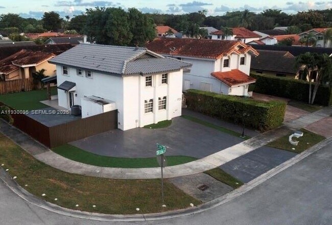 Foto del edificio - 9901 SW 136th Ct