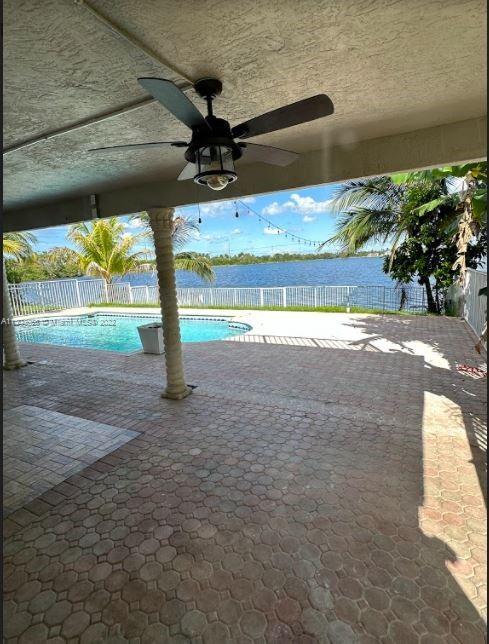 Foto del edificio - 18315 NW 12th St