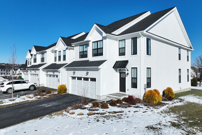 Building Photo - Toll Brothers at Hudson Landing