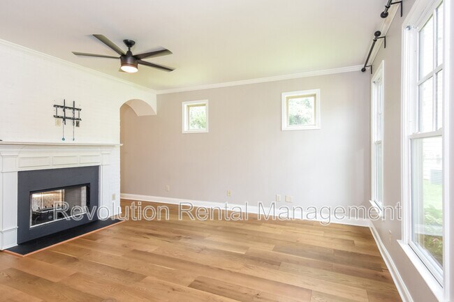 Foto del edificio - 243 Highland Village Ln