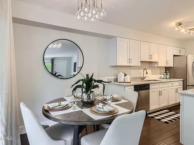 Foto del edificio - 4924 N 73rd St