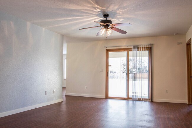 Foto del edificio - Ranch Style 3 Bedroom Home by Main Street Windsor!