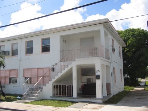 Primary Photo - 1129 Rosemary Ave