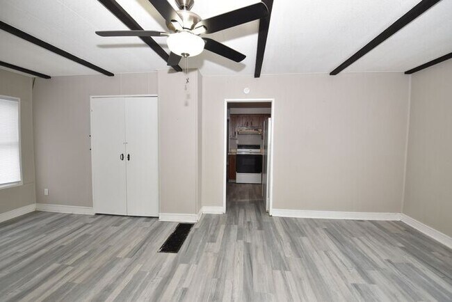 Foto del edificio - Mishawaka Near Parks and the Riverwalk 2 bedroom