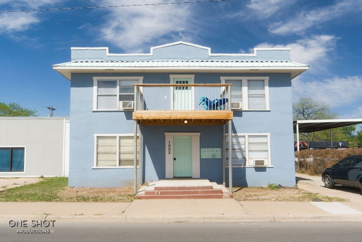 Primary Photo - 1002 Butternut St