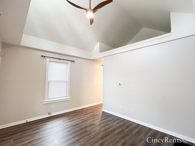Foto del edificio - 5721 Bramble Ave