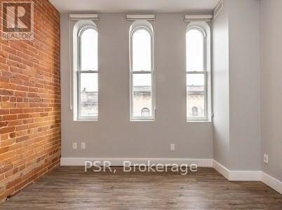 Building Photo - 2870-2870 Dundas St W