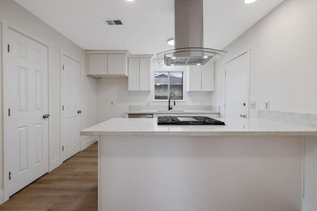 Foto del edificio - UPDATED CLOVIS HOME