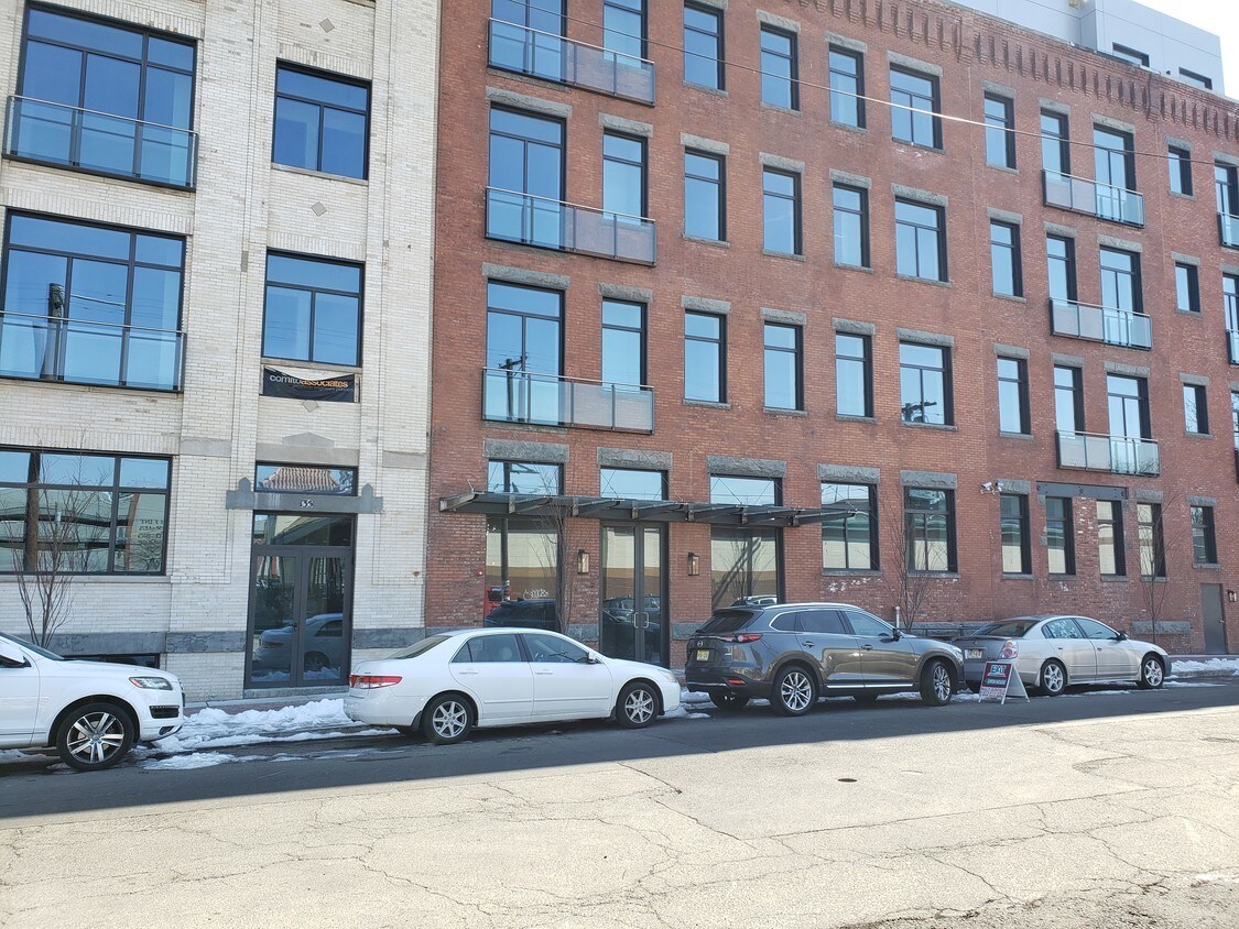 Primary Photo - 127 Monroe St