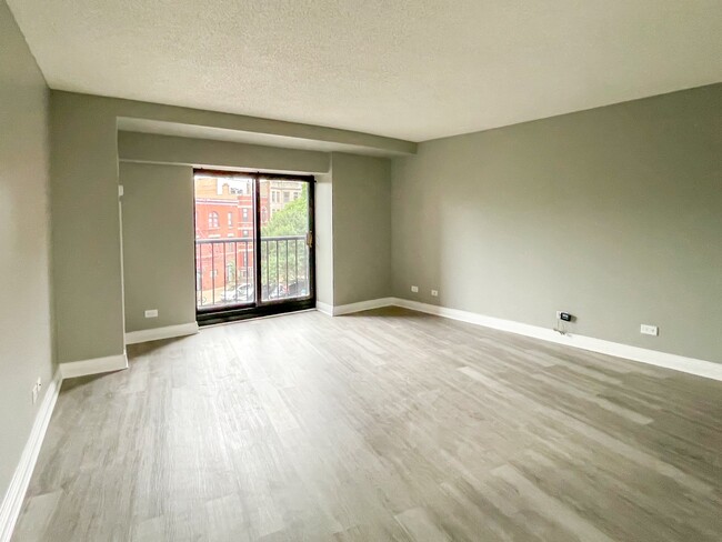 Foto del edificio - 350 W Belden Ave