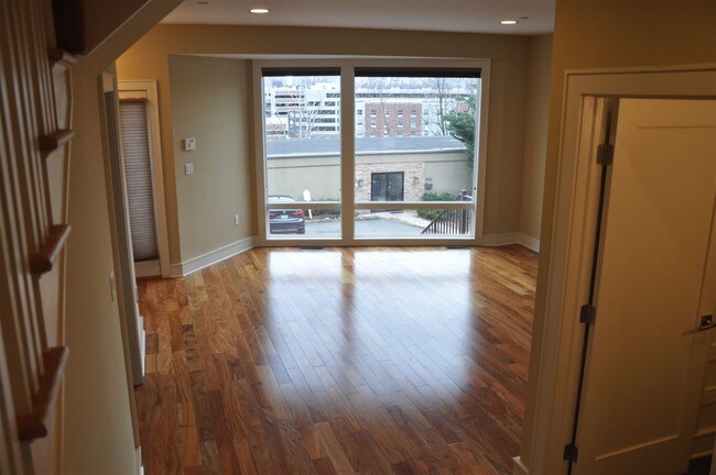 Foto del edificio - 8715 Churchill Rd