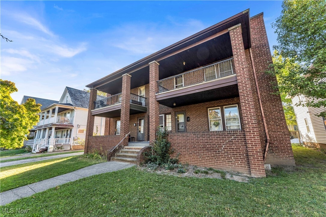 1512 W 116th St Cleveland, OH 44102 – photo 2