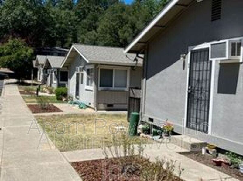 Foto principal - 2760 Coloma St