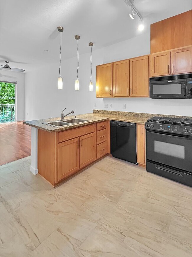 Building Photo - 1Bd/1Ba Kirkland Condo