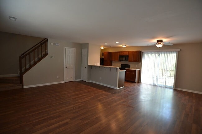 Living room - 730 Branniff Dr