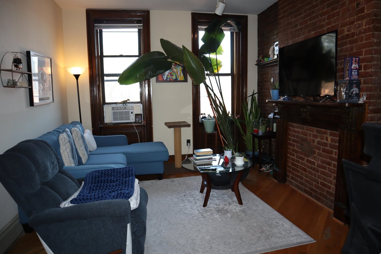 Primary Photo - 232 Park Ave