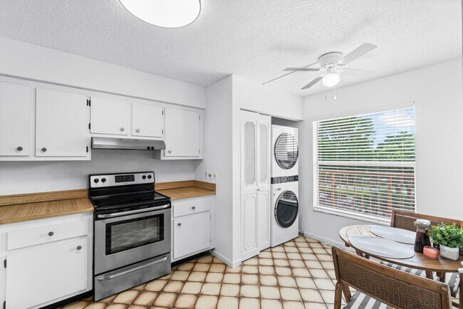 Building Photo - 14623 Bonaire Blvd