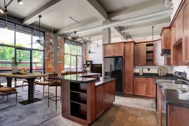 Foto del edificio - 915 N San Jacinto St