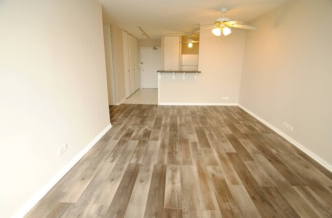 Building Photo - 1460 N Sandburg Ter