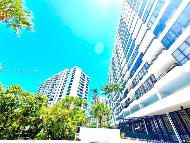 Foto del edificio - 500 Three Islands Boulevard