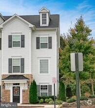 Building Photo - 8195 Falls Grove Dr