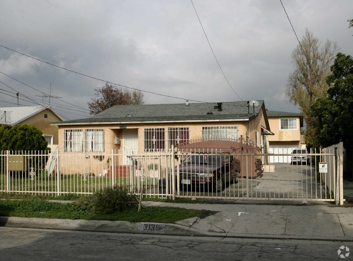 Foto principal - 3139 W 109th St