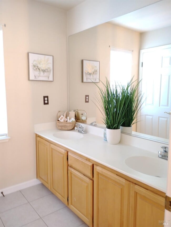 Building Photo - 1122 Mitchell Ln