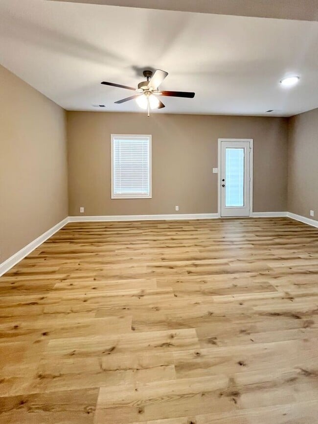 Building Photo - 3385 Polly Dr