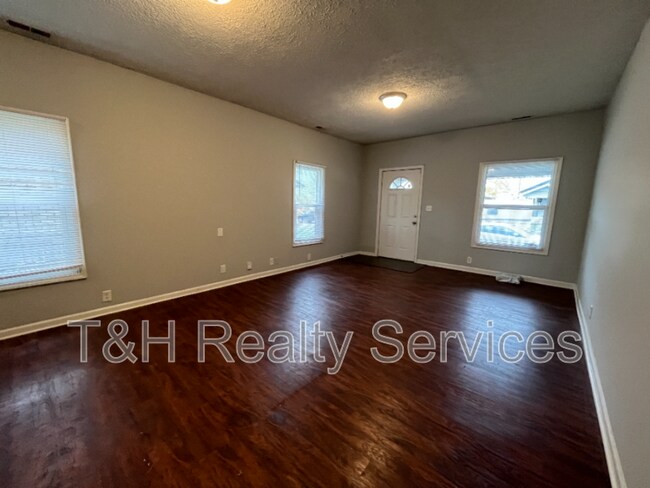 Building Photo - 1629 Hoefgen St