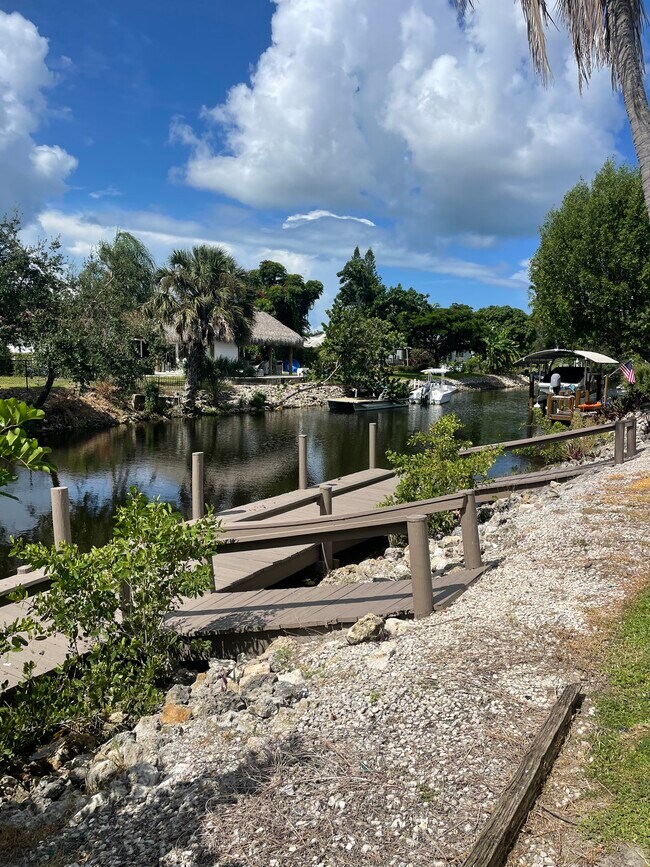 Foto del edificio - 2584 Longboat Dr