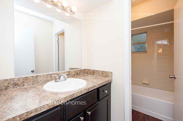 Foto del edificio - 984 Oak Dr