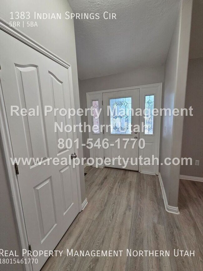 Building Photo - 1383 E Indian Spgs Cir