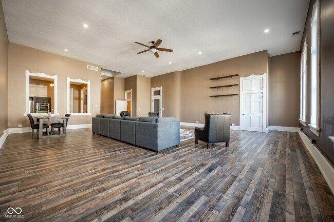 Foto del edificio - 12 E Washington St