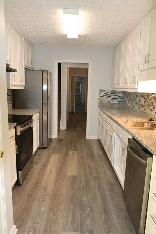 Building Photo - 220 Trelawney Dr