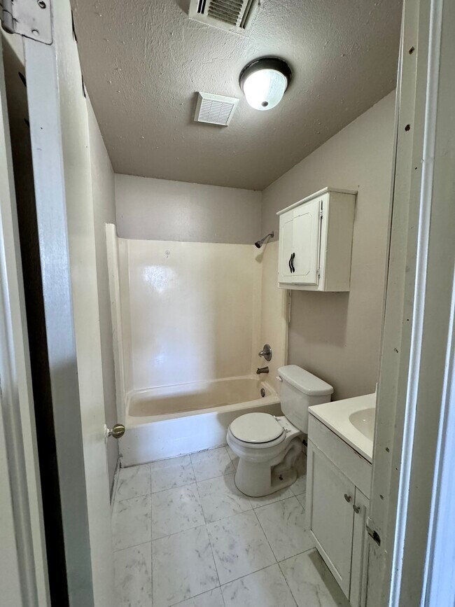 Foto del edificio - East County Estates Duplex