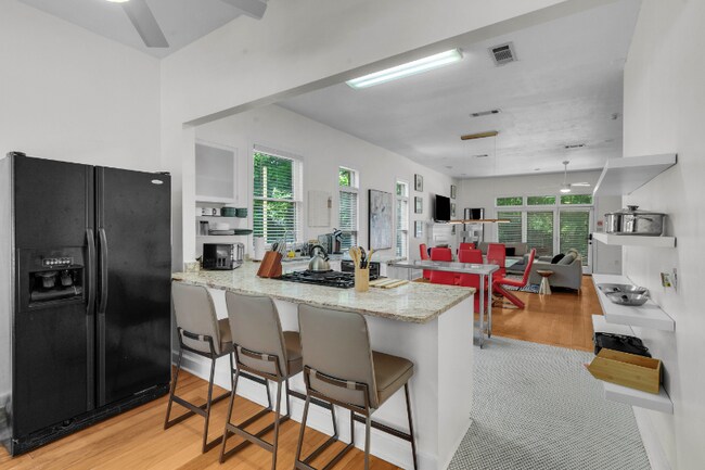 Foto del edificio - 806 Oakwood St