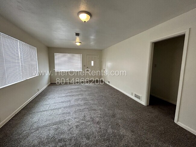 Building Photo - This property offers a NO DEPOSIT option available for qualified renters!