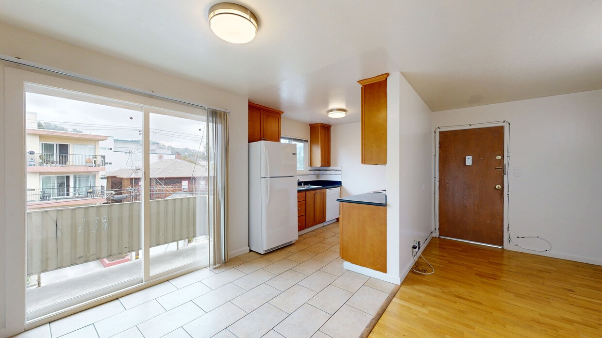 Photo - 2540 Regent St Apartments