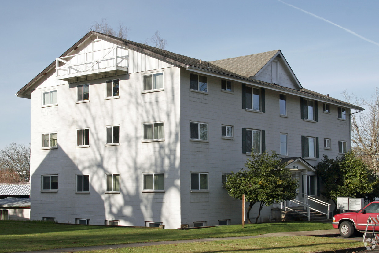 Building Photo - Cedar Street Apartments