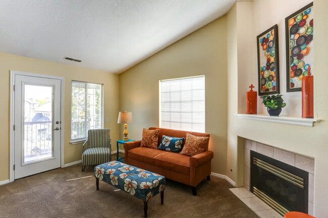 Living Room - Sterling Pointe Apartments