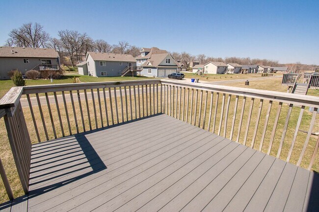 Foto del edificio - Move-In Ready NW Rochester Home with Finished Lower Level