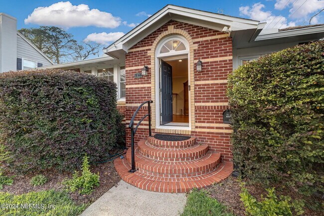 Foto del edificio - 1427 River Oaks Rd