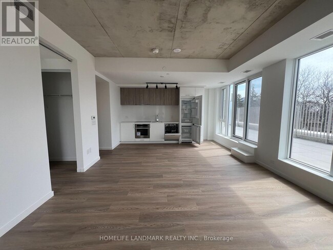 Building Photo - 689-689 The Queensway