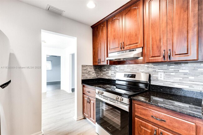 Building Photo - 1848 SW 24th Ave